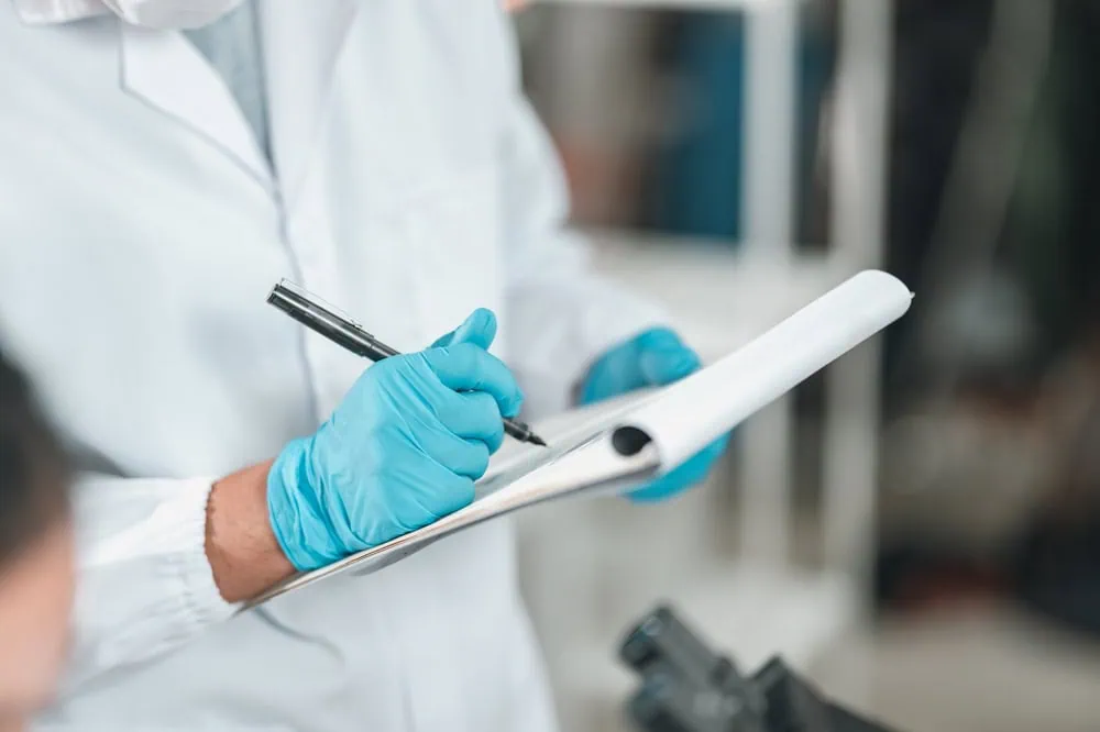 Medical,Research,Team,Conducting,Health,And,Pharmaceutical,Experiments,Using,Blood